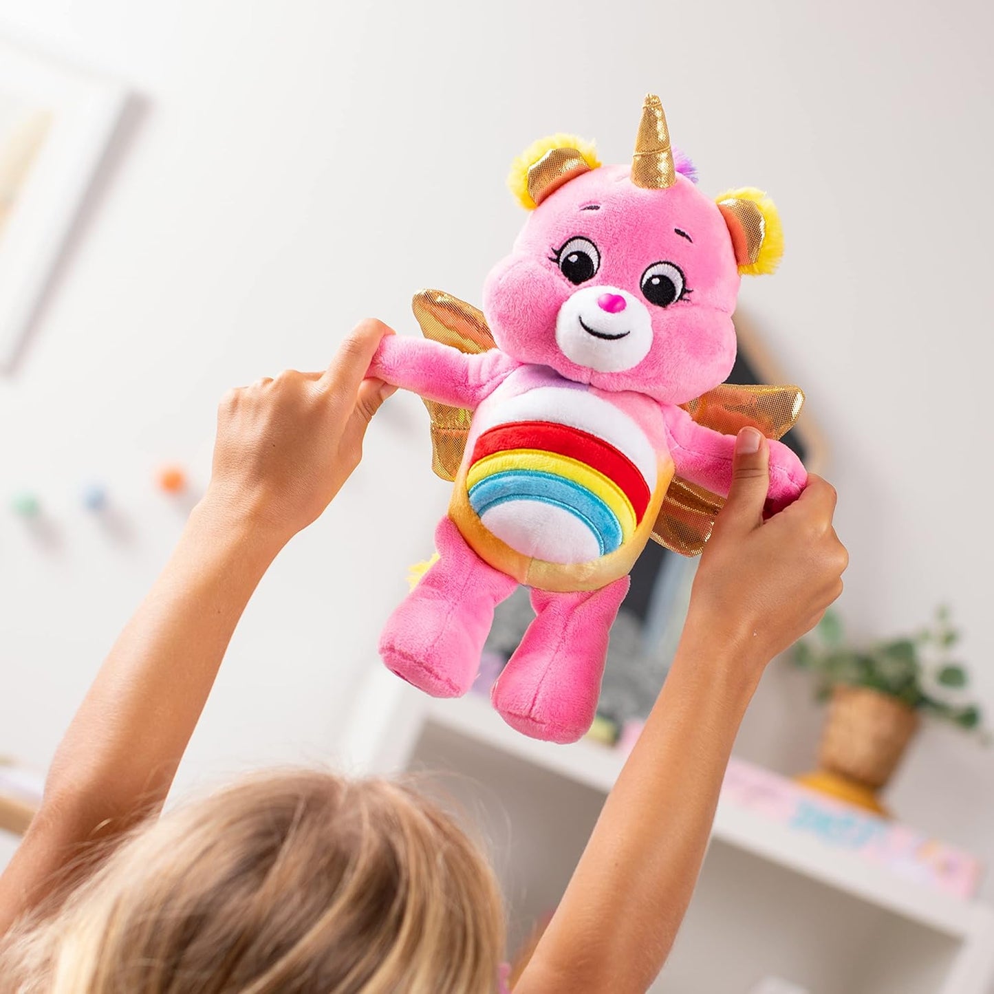 Care Bears 22Cm Bean Plush - Pegasus Cheer, Collectable Cute Soft Toy, Unicorn Cuddly Toy for Boys and Girls, Small Care Bear Teddy, Plushie for Children Ages 4 5 6 7 +, Pink with Gold Wings UK