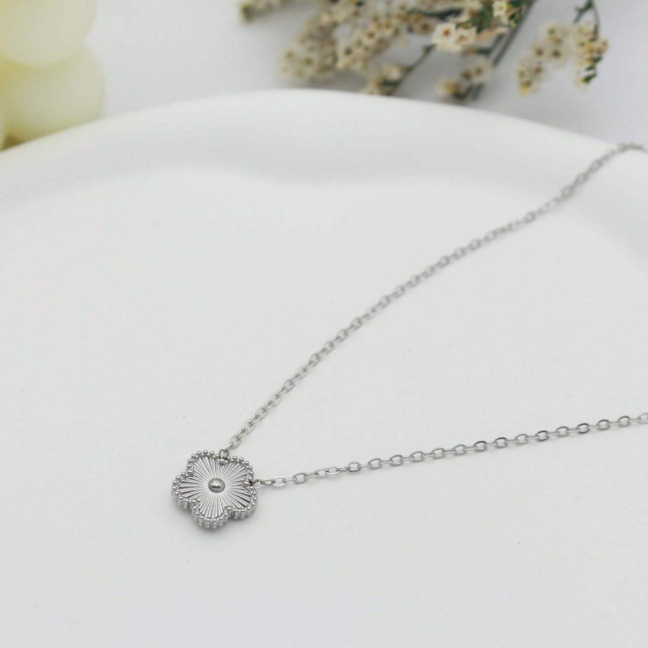 Clover Jewelry Set 18K Gold Plated Stainless Steel Necklace with Flower Design Four Leaf Clover for Women, Elegant Four Leaf Clover Necklace Floral Style Jewelry