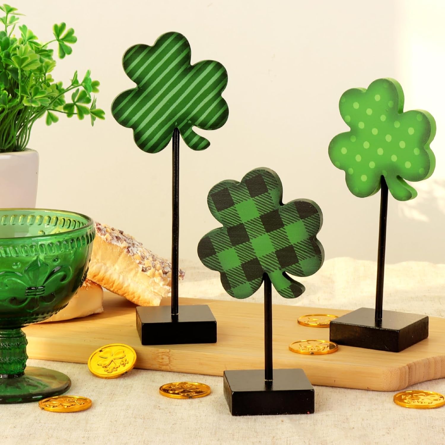 St Patricks Day Decorations, 3Pcs Lucky Shamrock Wooden Sign on Stand Irish Wood Centerpiece Table Decorations, Freestanding Shamrock Signs St. Patrick'S Day Decor for Gift Desk Party Home