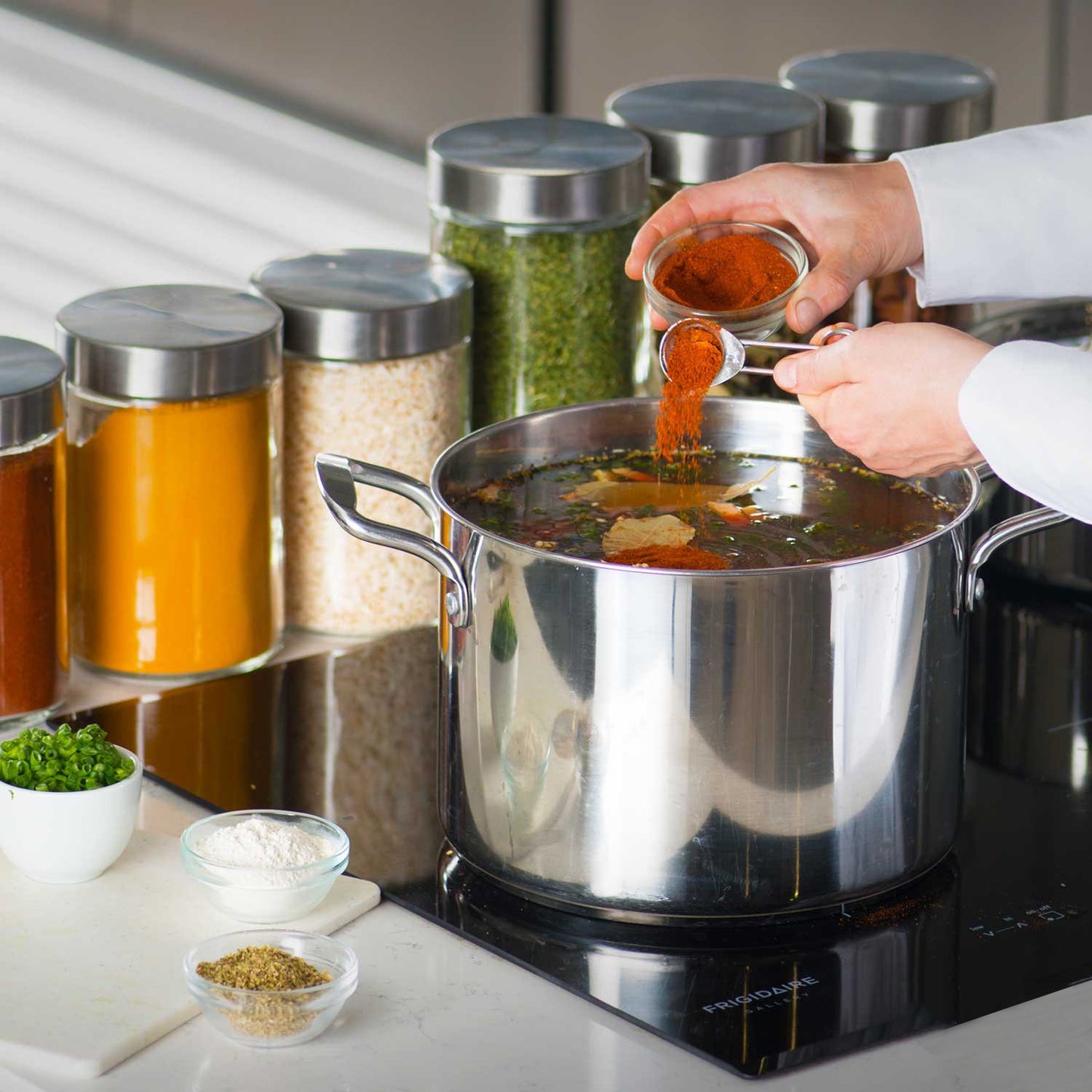 Ground Turmeric Root, 1-Pound Bulk Bag, Distinct Aroma, Ginger & Pepper-Like Flavor, Kosher, Non-Gmo TLBH