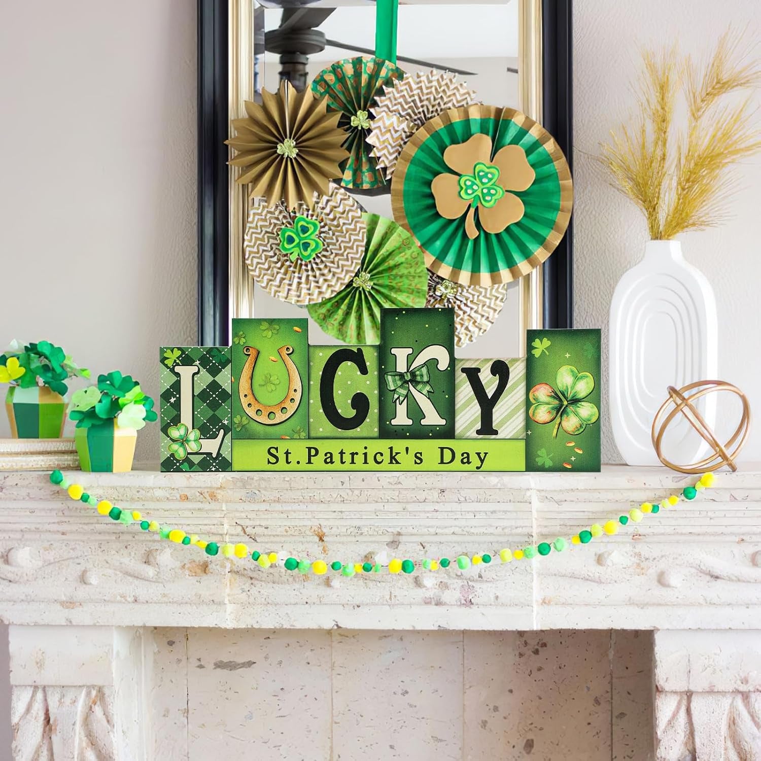 Valentine'S Day Wooden Table Sign St. Patrick’S Day Decorations LUCKY LOVE Reversible Tabletop Decor Rustic Double-Sided Different Theme Irish Farmhouse Table Centerpiece Decor Tiered Tray Decor