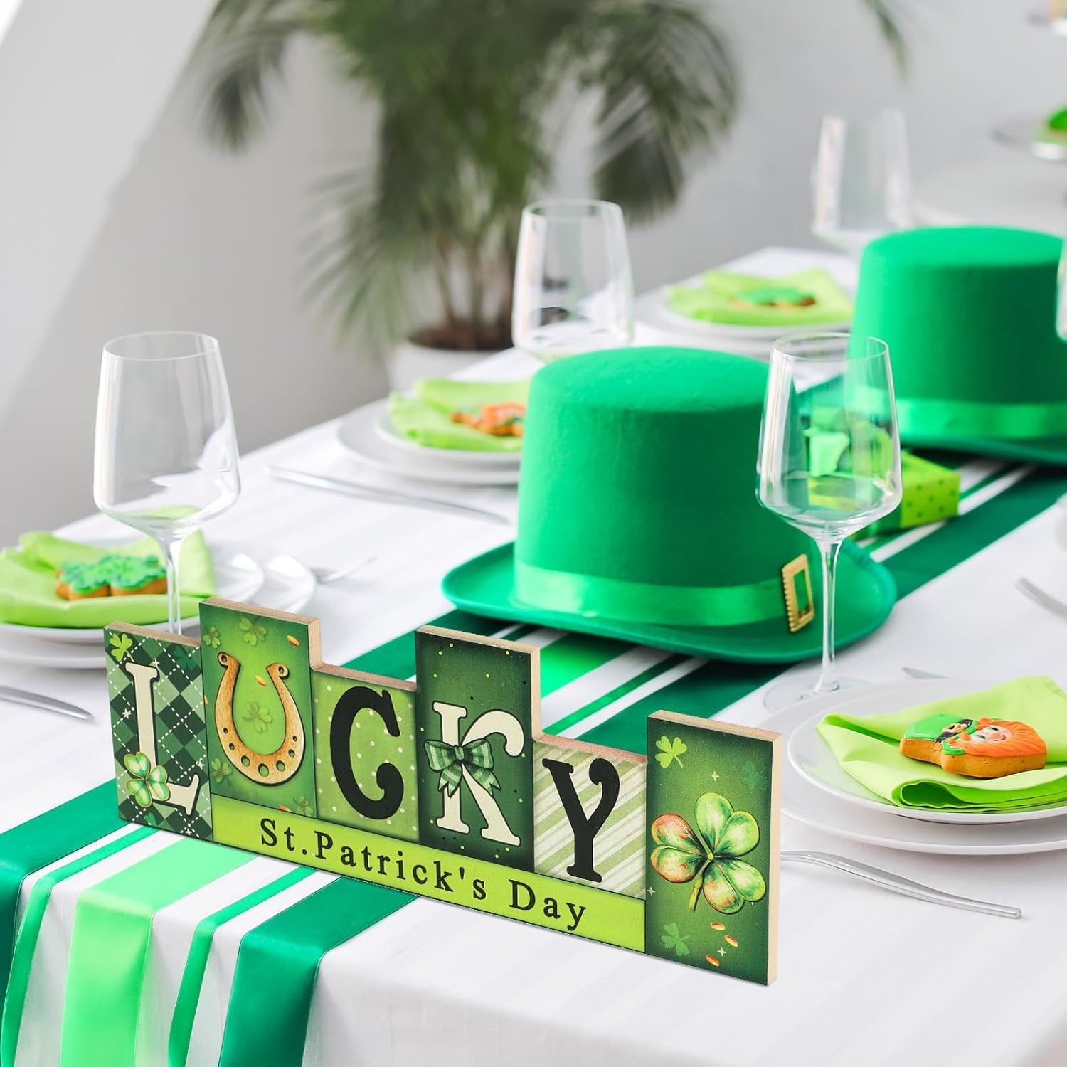 Valentine'S Day Wooden Table Sign St. Patrick’S Day Decorations LUCKY LOVE Reversible Tabletop Decor Rustic Double-Sided Different Theme Irish Farmhouse Table Centerpiece Decor Tiered Tray Decor