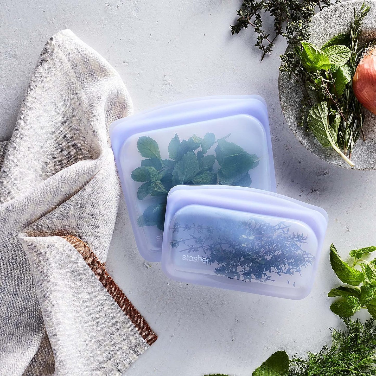 Platinum Silicone Food Grade Reusable Storage Bag, Clear (Snack) | Reduce Single-Use Plastic | Cook, Store, Sous Vide, or Freeze | Leakproof, Dishwasher-Safe, Eco-Friendly | 12 Oz