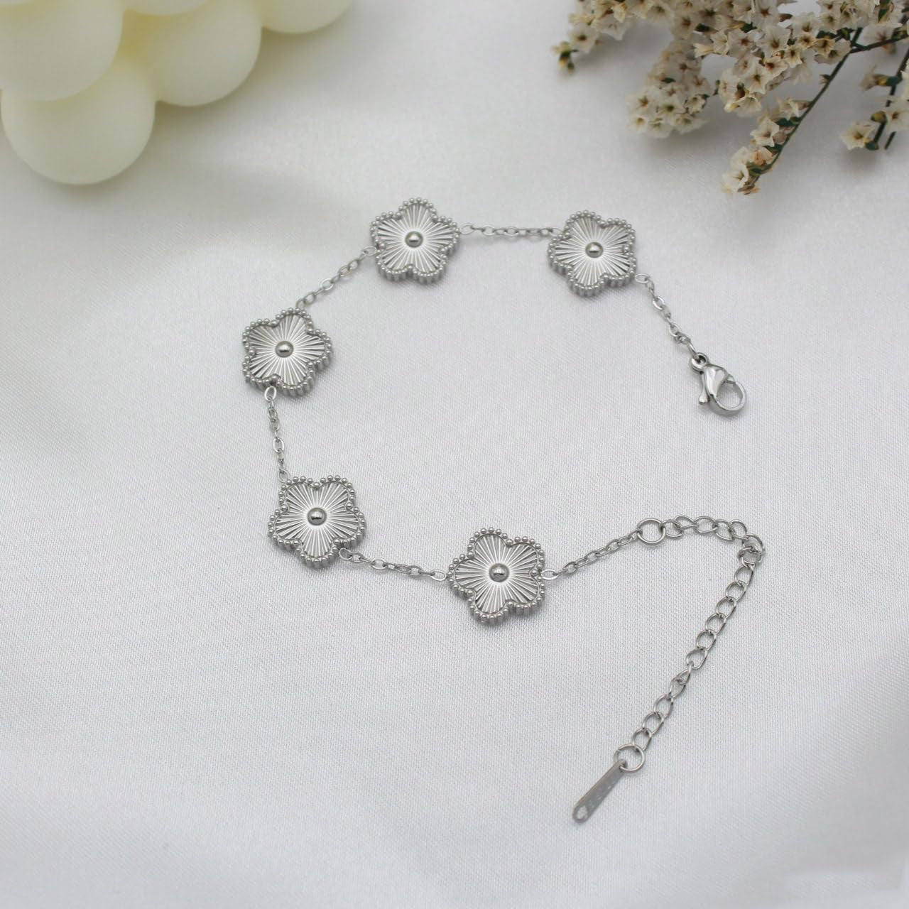 Clover Jewelry Set 18K Gold Plated Stainless Steel Necklace with Flower Design Four Leaf Clover for Women, Elegant Four Leaf Clover Necklace Floral Style Jewelry