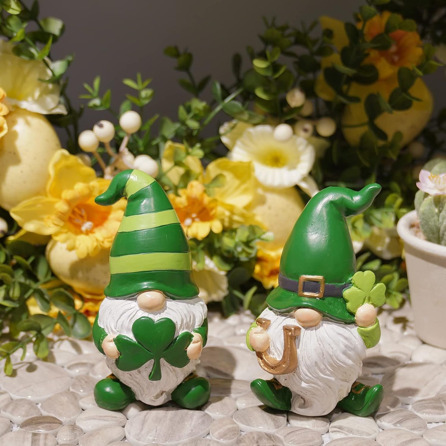 St Patricks Day Decorations Gnome Décor - 2Pc Resin Gnome Figurines with Green Shamrock Horseshoe Modern Farmhouse Décor for Tabletop Home Décor