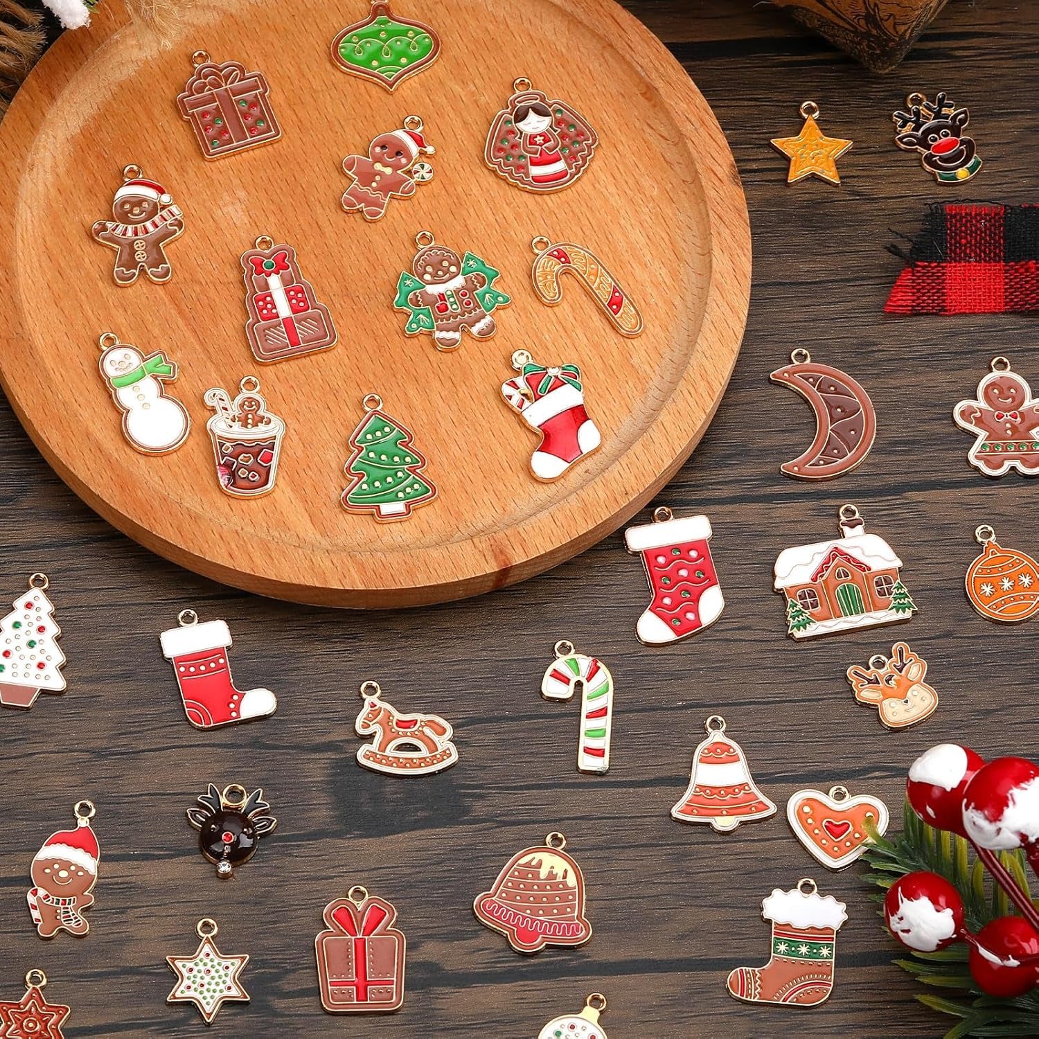110Pcs/55 Pairs Christmas Charms, Christmas Charms for Jewelry Making, Christmas Gingerbread Man Charm Holiday Gold Enamel Pendants for DIY Bracelet Necklaces Earrings Craft Supplies