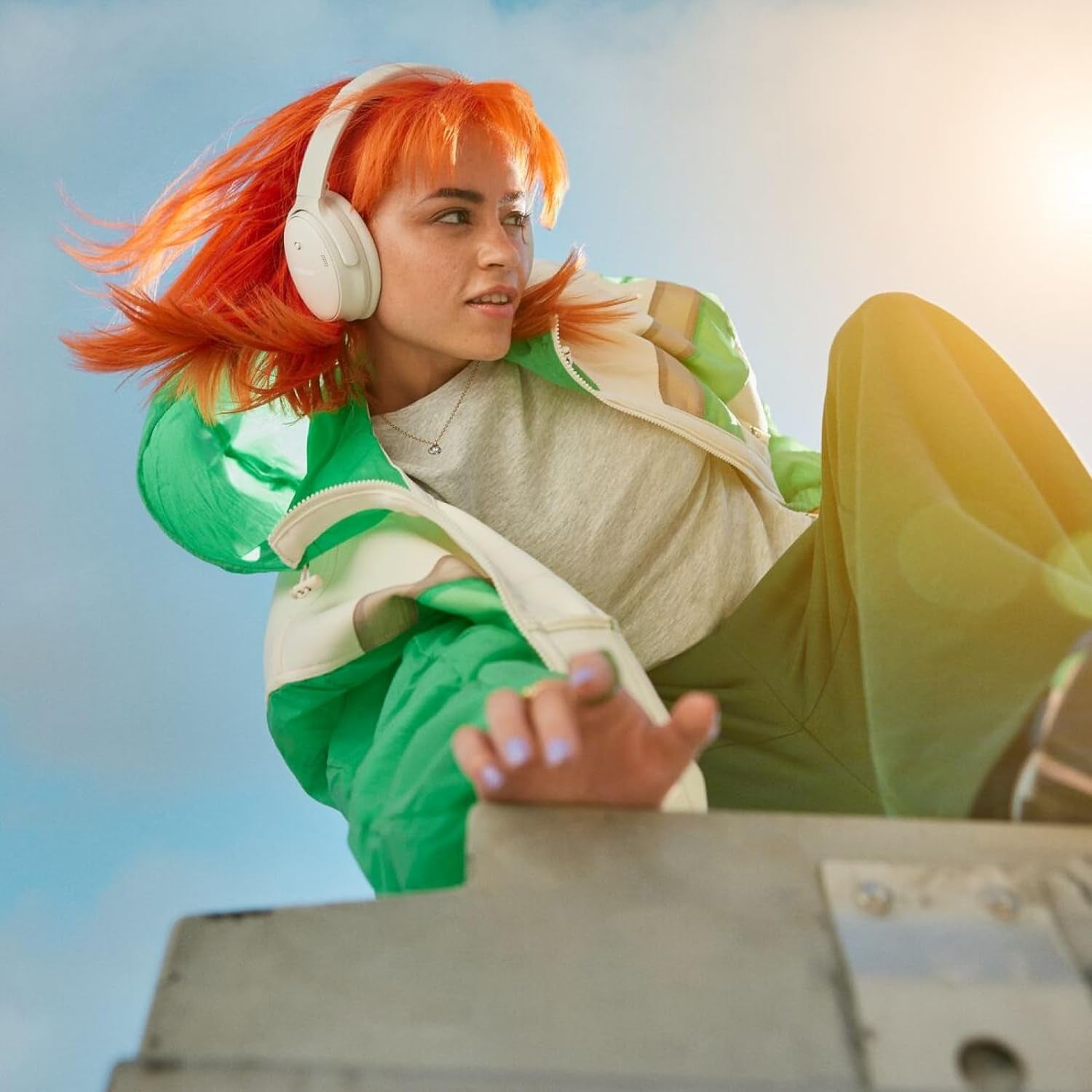 Quietcomfort Wireless Noise Cancelling Headphones, Bluetooth over Ear Headphones with up to 24 Hours of Battery Life, White Smoke (Renewed)