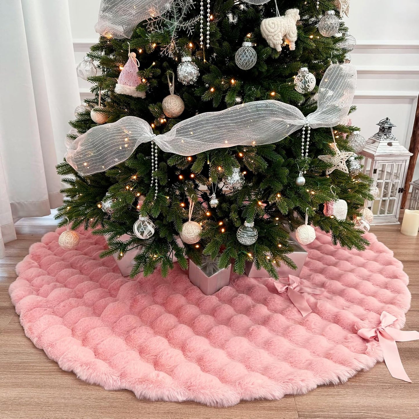 60-Inch Puff Quilt Faux Fur Christmas Tree Skirt, Soft Plush Tufted Texture with Satin Ribbon Ties, Baby Pink