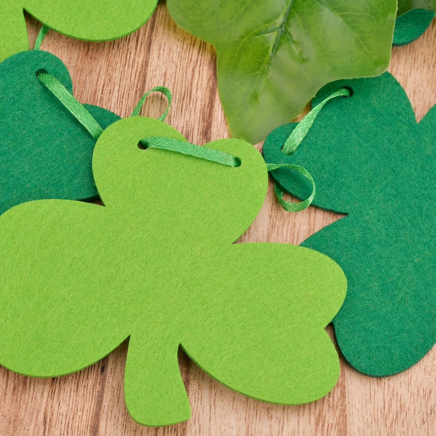 St Patricks Day Decorations 5 Pack Shamrock Clover Felt Banner Garland for St Patricks Day Decor Dark Green Light Green for Party Home Store