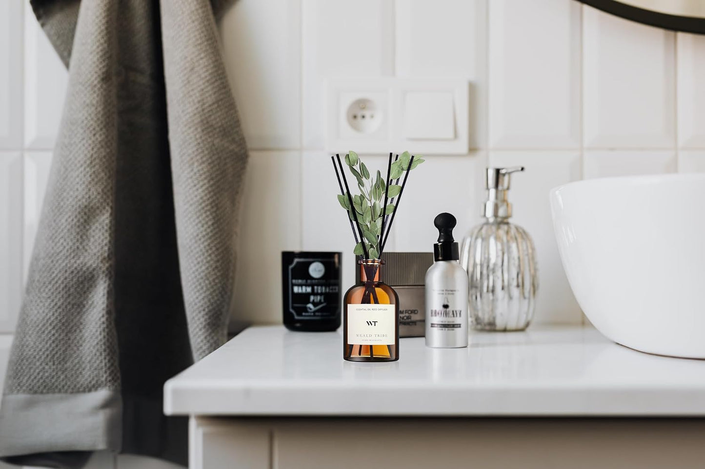 Flower Reed Diffuser Set Eucalyptus & Lavender Scent for Bathroom Accessories Shelf Decor & Air Fresheners, Sticks Defusers with 4.0 Fl Oz Essential Oils, House Bedroom Office Decor & Gift