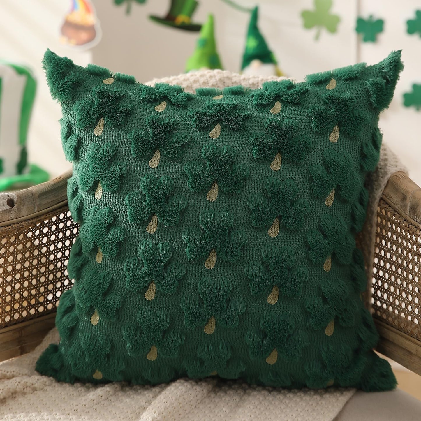 St Patricks Day Pillow Covers 18X18 Inch Set of 2 St Patricks Day Decorations Green Shamrock Soft Plush Faux Fur Jacquard Throw Pillows for Bedroom Sofa Holiday Festivals Home Decor PTK022A18
