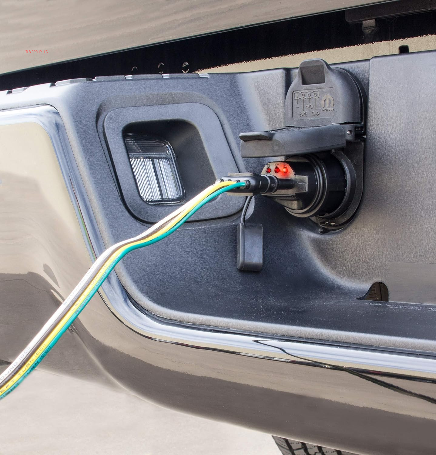 Hopkins 7 Blade to 4 Wire Flat Vehicle to Trailer Connector Adapter Plug, Universal Fit for Vehicles with 7 Blade Adapters (47345)