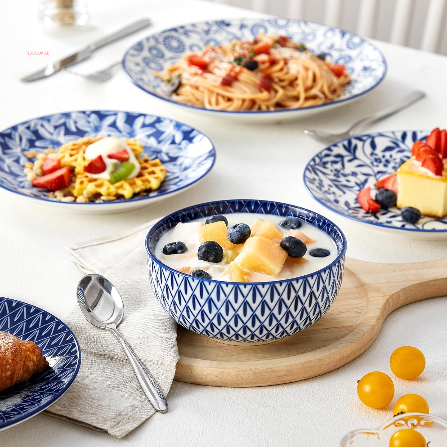 SELENE Plates and Bowls Set for 4, 12 Pieces Dinnerware Sets, Mircowave and Dishwasher Safe Dishes Set, Porcelain Blue Kitchen Set